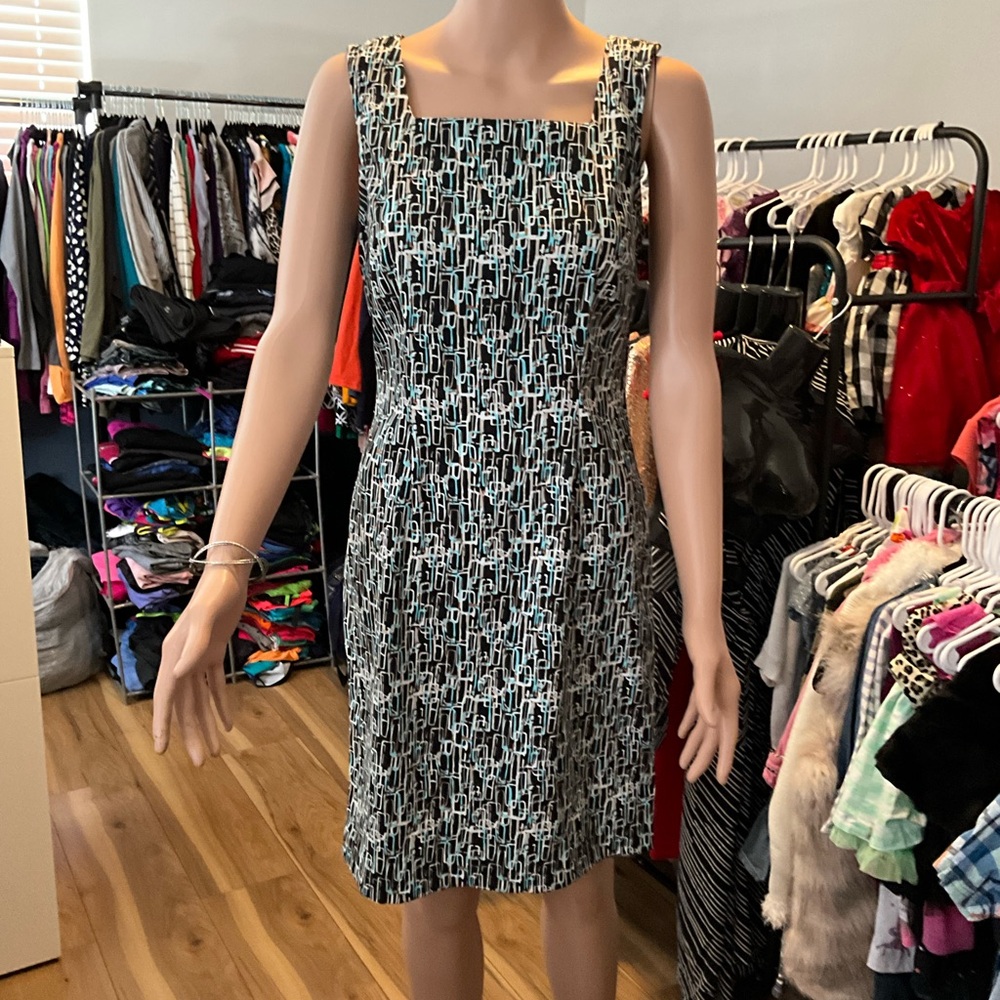 Connected Apparel A-line Geometric Design, dress with zipper - Women’s Size 6